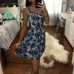 Floral blue summer dress with cute cutout! ☁️